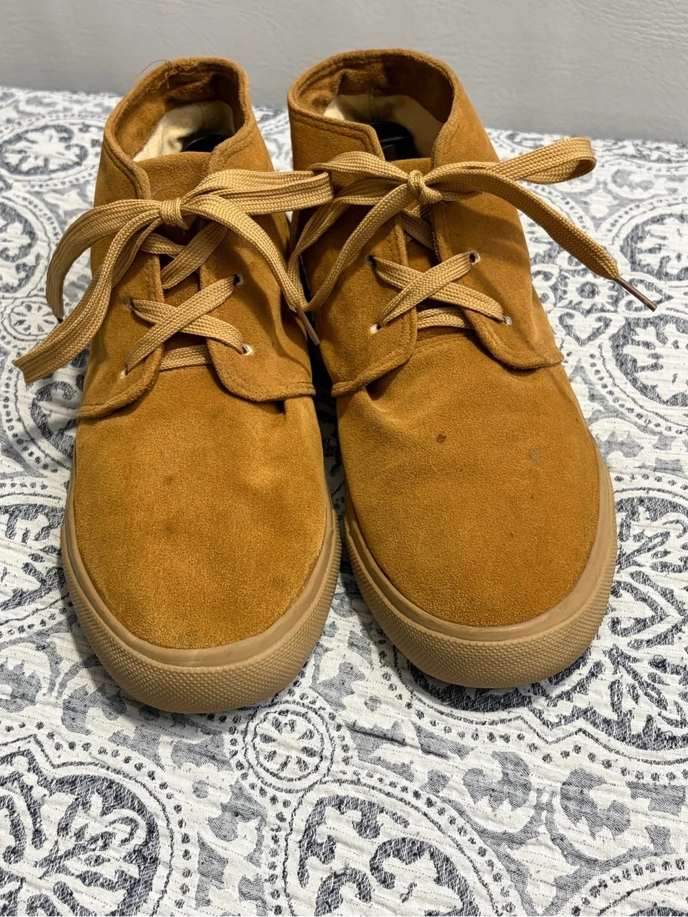 Men's Suede Chukka Boots in Camel Brown